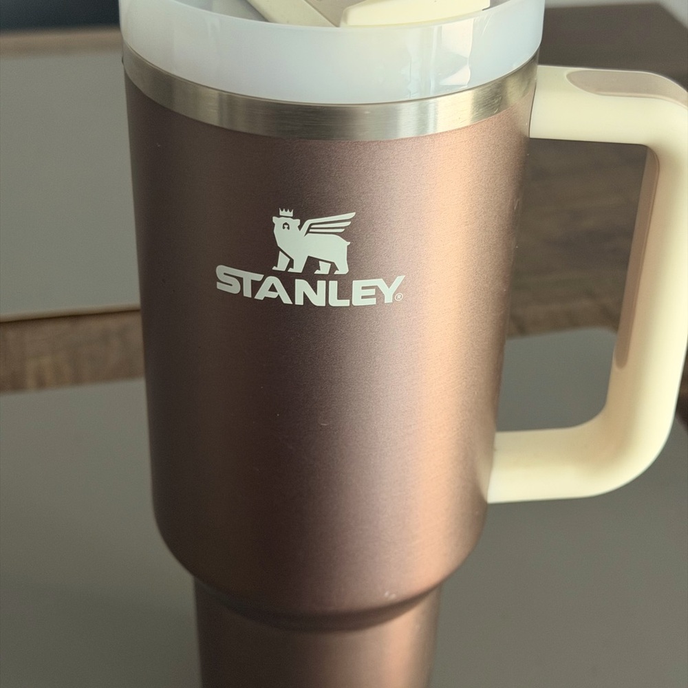 Stanley Rose Gold 40 ounce quencher